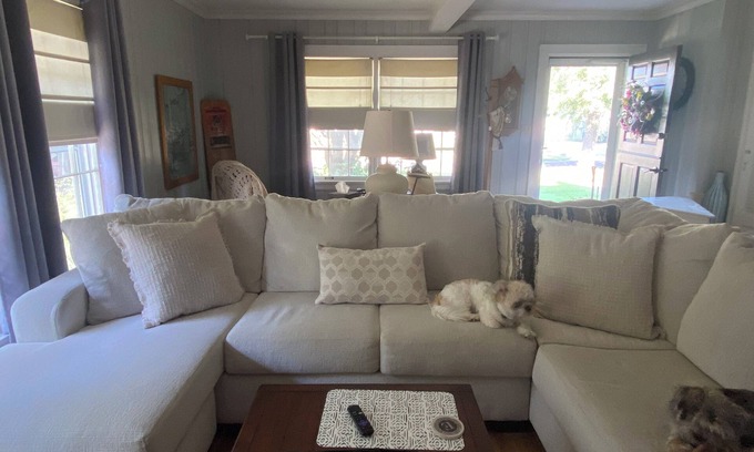 Macon House | Park, downtown, antiques, restaurants, all within walking distance. 1942 home.