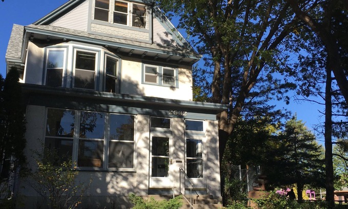 Lowry Hill East House | Park Place, 2nd floor, 1+bedroom furnished apartment