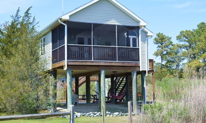 Chincoteague Cottage | Park Place-LOCATION! LOCATION! Waterview