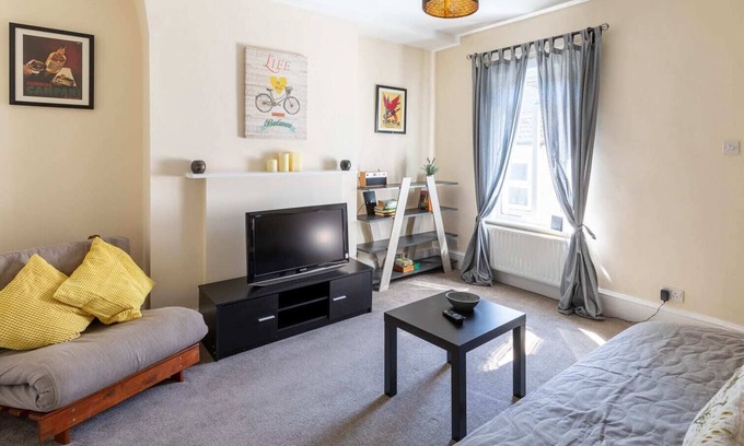 Salisbury Apartment | Parker House Summary: