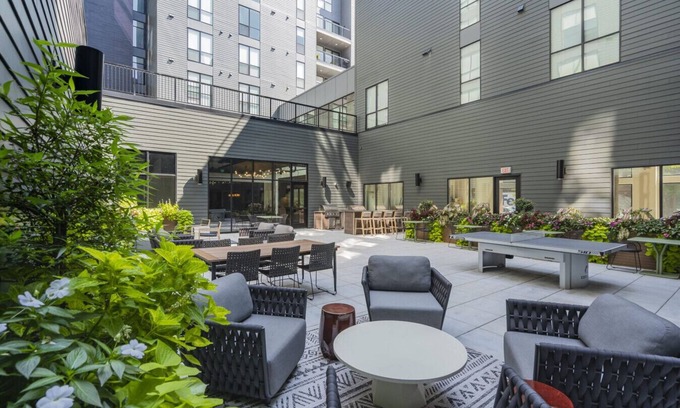 East Liberty Apartment | PARKING+HULU+GYM Near UPMC|Universities|Shopping