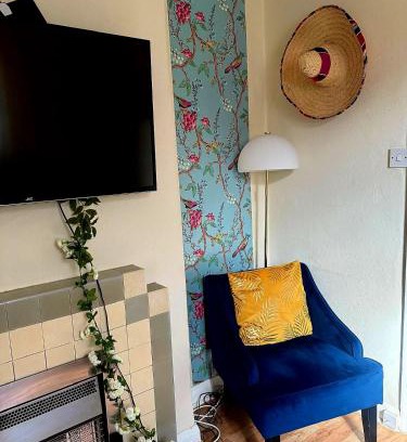 Canbury Apartment | Parkside House With Garden