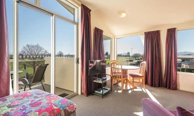 Richmond Hotel | Parkside Motel