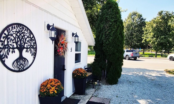 Leamington Cottage | Parkview Boho Cottage 5 - Cedar Serenity