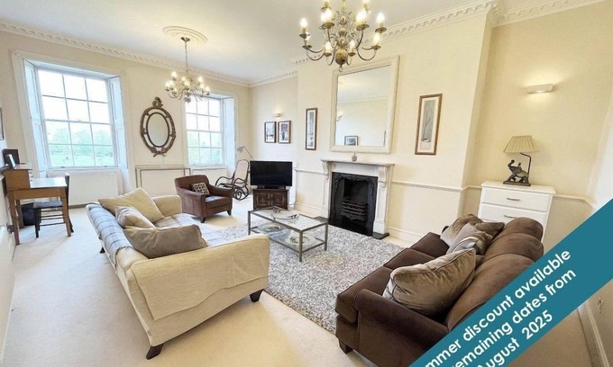 Upper Town Apartment | Parkview - Spacious apartment overlooking The Royal Crescent