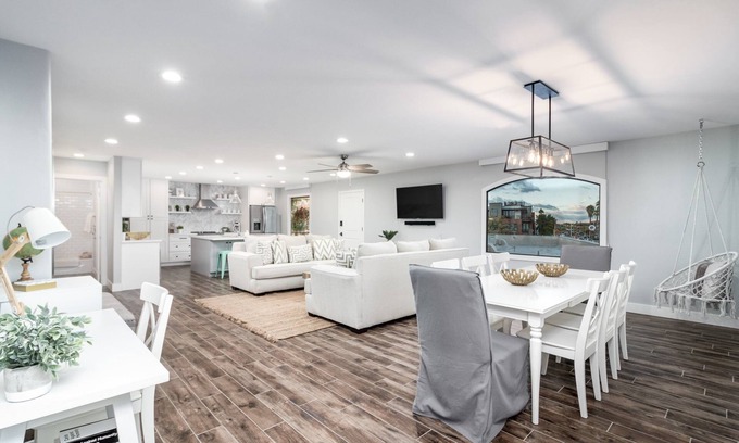 Arts District Apartment | PARSONS VILLAS - Grimaldi's Downtown Old Town Penthouse | Shopping, Night Life, Restaurants