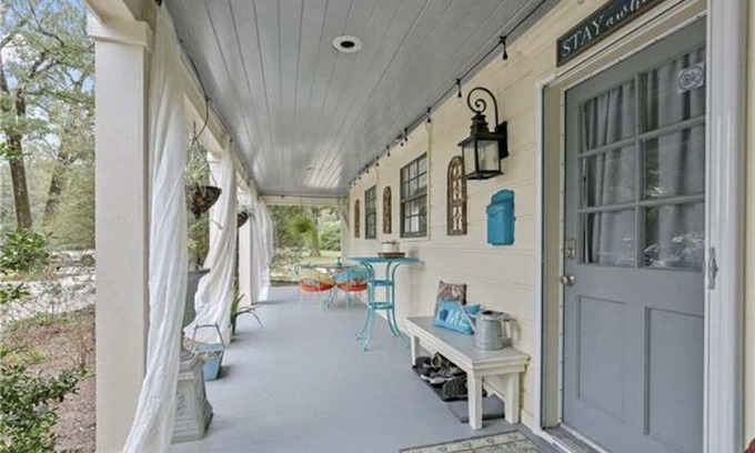 Madisonville House | Party in New Orleans, Rejuvenate in Madisonville! 528 Hwy 1085, Madisonville, LA