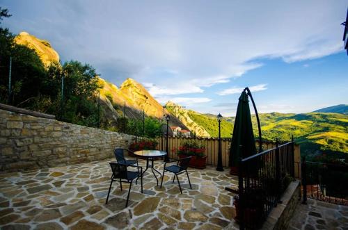 Castelmezzano House | PASCHIERE by Keyhole Selection