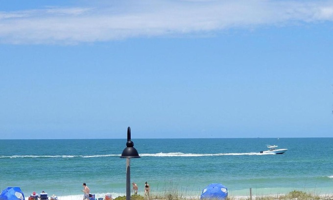 Pass-a-Grille Historic District House | Pass a grille Gulf Way Beachfront 13