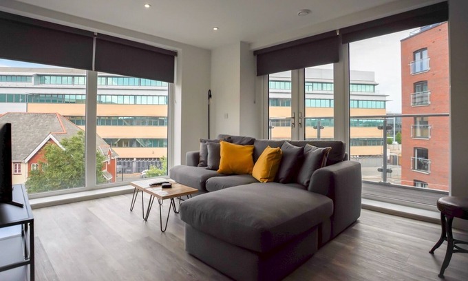Cardiff City Centre Apartment | Pass the Keys | AMAZING Modern 2 Bed Apt in Brickworks - W/Parking