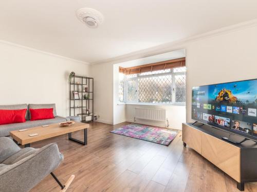 Abbey Wood House | Pass the Keys Bright Spacious 4BR House Elizabeth Line