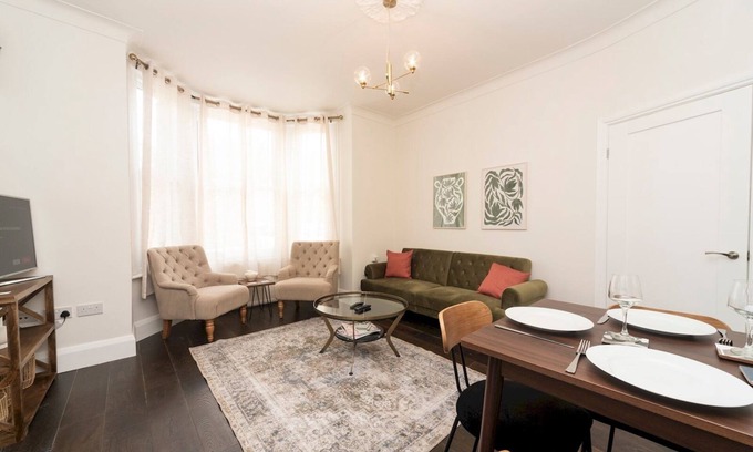 Blackheath House | Pass the Keys | Elegant & Modern 2 Bed Flat Near Greenwich Park