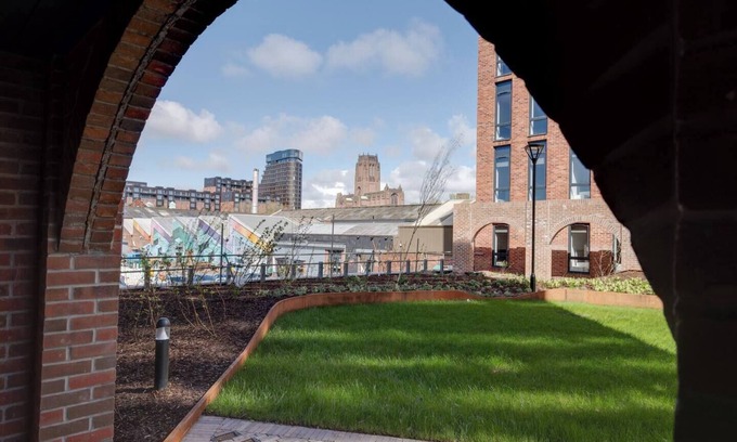 Liverpool Apartment | Pass the Keys | Liverpool Baltic Triangle Spacious Flat | Sleeps 4