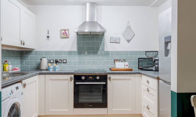 Chinatown Apartment | Pass the Keys | Liverpool 1. Central 2 Bed Flat, Near Everything!