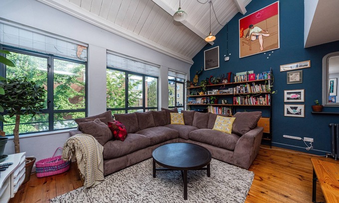 St Luke's Apartment | Pass the Keys | Lovely 2BR apartment in Shoreditch