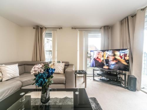 Whittington Apartment | Pass the Keys Modern 2Bedroom & 2Bathroom Apartment in Colindale - North London