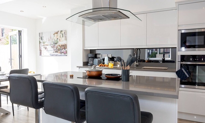 Trafford House | Pass the Keys | Modern and Stylish 4 Bed Family Home Sleeps 8