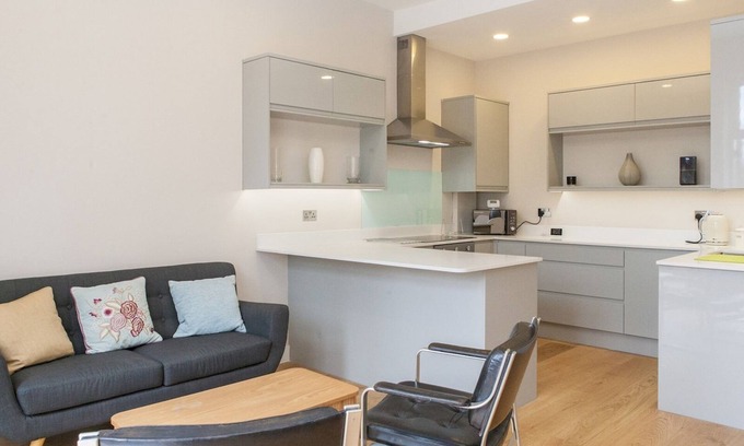 Ladywell Apartment | Pass the Keys | Newly refurbished flat w/terrace
