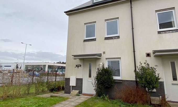Bon-y-maen House | Pass the Keys | **PERFECT FOR LIBERTY STADIUM** Sleeps 8