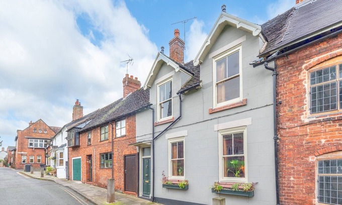 Market Drayton House | Pass the Keys | Stay in the Original Home of the Gingerbread Man!