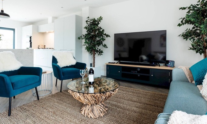 Seasalter House | Pass the Keys | Seasalters Luxury Holiday Pad with Private Beach