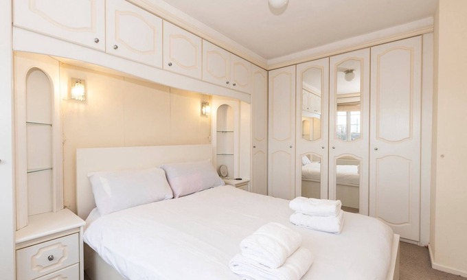 Woolwich House | Pass the Keys | Spacious 3-Bed Home/Woolwich/O2 & Crossrail