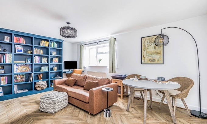 East Wittering Apartment | Pass the Keys | Stylish Flat Close To Beach