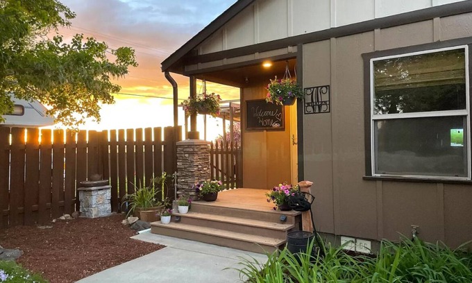 Terrebonne House | Pastoral home with mountain views for your recreational retreat.