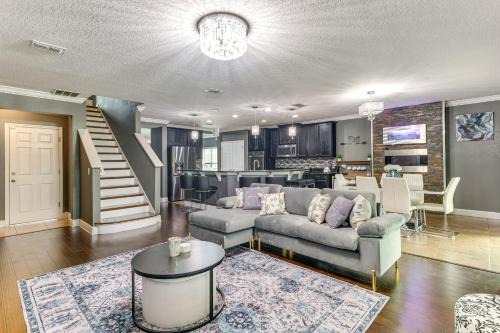 Marbella House | Patio and Fire Pit Spacious Davenport Family Home!