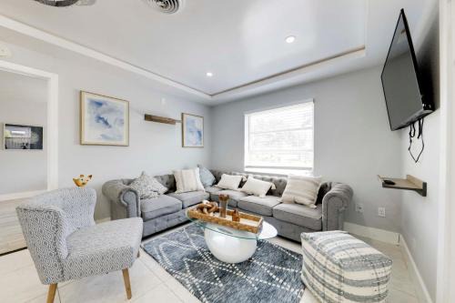 Little Ranches House | Patio and Heated Swim Spa Access Home in Hollywood