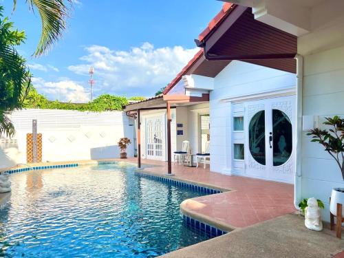 Jomtien Villa | Pattaya Pool Villa39A 300 mater to beach gate exit