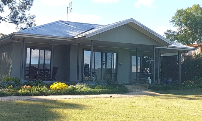 Paxton Cottage | Paxton paradise-tranquility, breathtaking mountain views and abundant wildlife