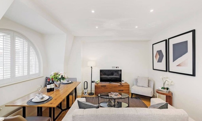 Colville Apartment | PBC | Luxury Two Bedroom Apartment in Soho GT14