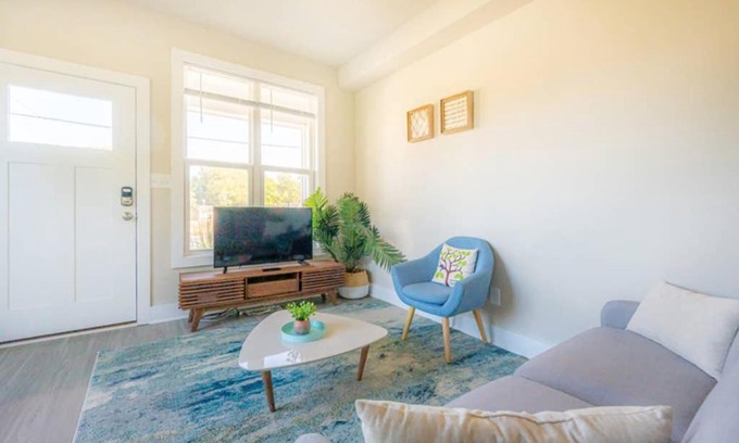 Downtown Apartment | Peaceful and Bright 2BR Duplex