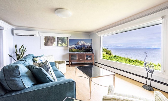 Blaine House | Peaceful Beachfront Getaway with Sweeping Water Views