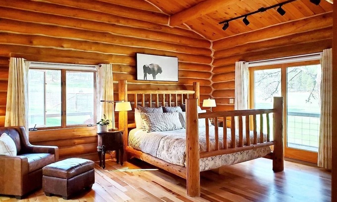 Custer Cabin | Peaceful Cabin Getaway near Wind Cave and Custer National Park