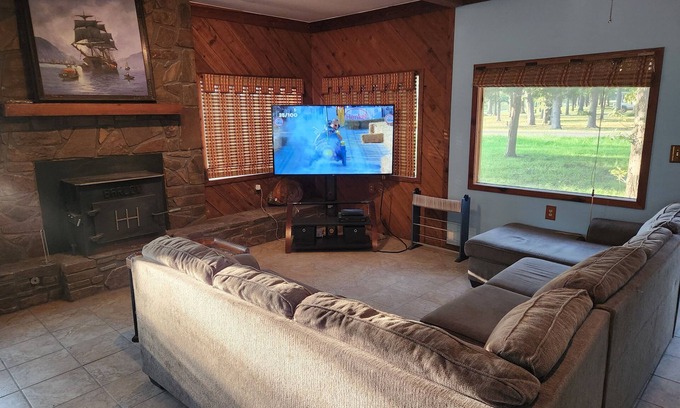 Langley Cabin | Peaceful cabin near Grand Lake on big lot