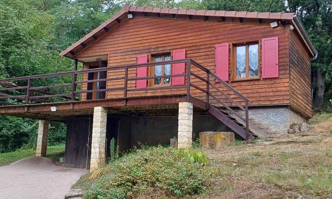 Jenzat Cottage | Peaceful chalet with garden and wifi in Jenzat