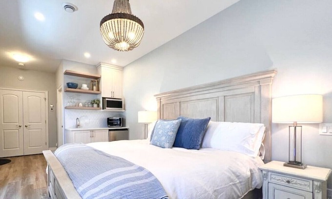Kitchener Apartment | Peaceful Coach House Oasis