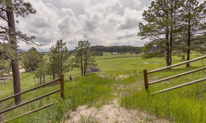 Elbert House | Peaceful Colorado Ranch Retreat w/Deck & Acreage