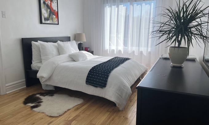 Youville Apartment | Peaceful, comfortable 3-bedroom apartment in the heart of Montreal