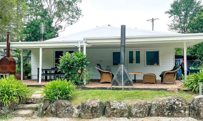 Middle Pocket Cottage | Peaceful Cottage, 10mins to Beach, Private Pool - Farm Stay