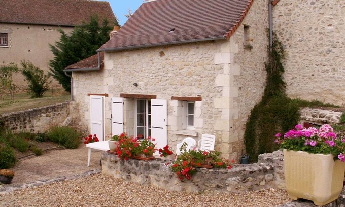 Saint-Epain Cottage | Peaceful Cottage in Touraine with Private Garden