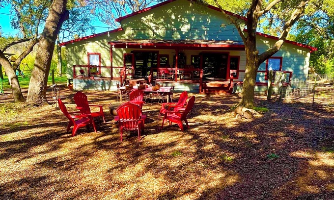 San Antonio Cabin | Peaceful,Country Cabin in Helotes: Fire Pit under an Umbrella of Huge Oaks