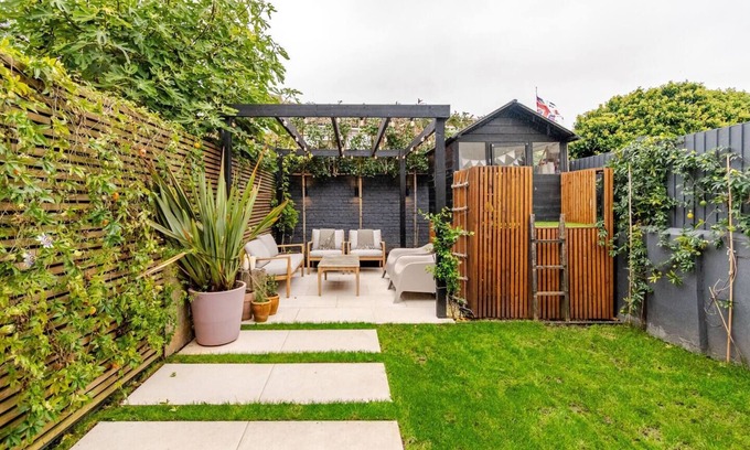 Brighton House | Peaceful Getaway - 10 minutes’ walk to the Beach.