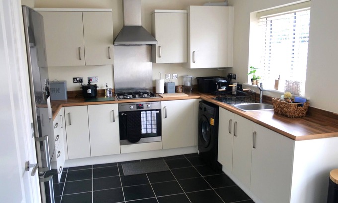 Oakham House | Peaceful Holiday Home - Very Quiet (2 parking spaces)
