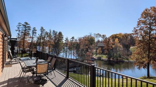Athens House | Peaceful Lakefront Cabin in the Catskills cabin