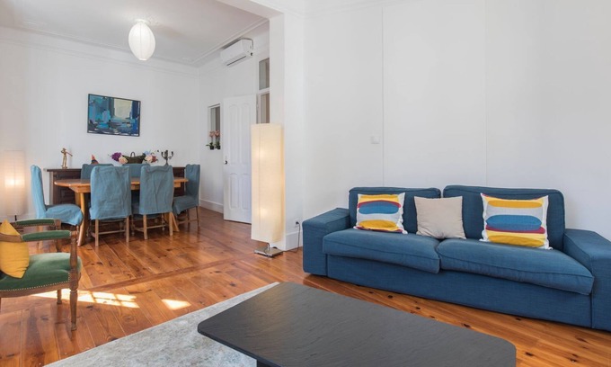 Merces Apartment | Peaceful Living - Heart of the City by LovelyStay