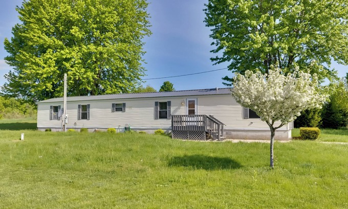 Walkerville House | Peaceful MI Home on 1 Acre: Pets Welcome!