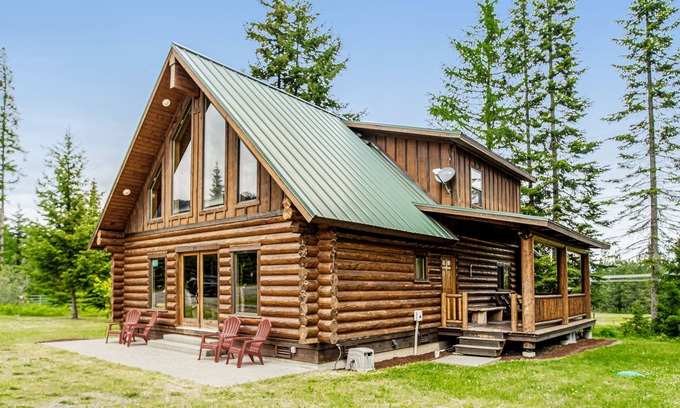 Cle Elum Cabin | Peaceful mountain cabin with stunning views, perfect for a quiet getaway